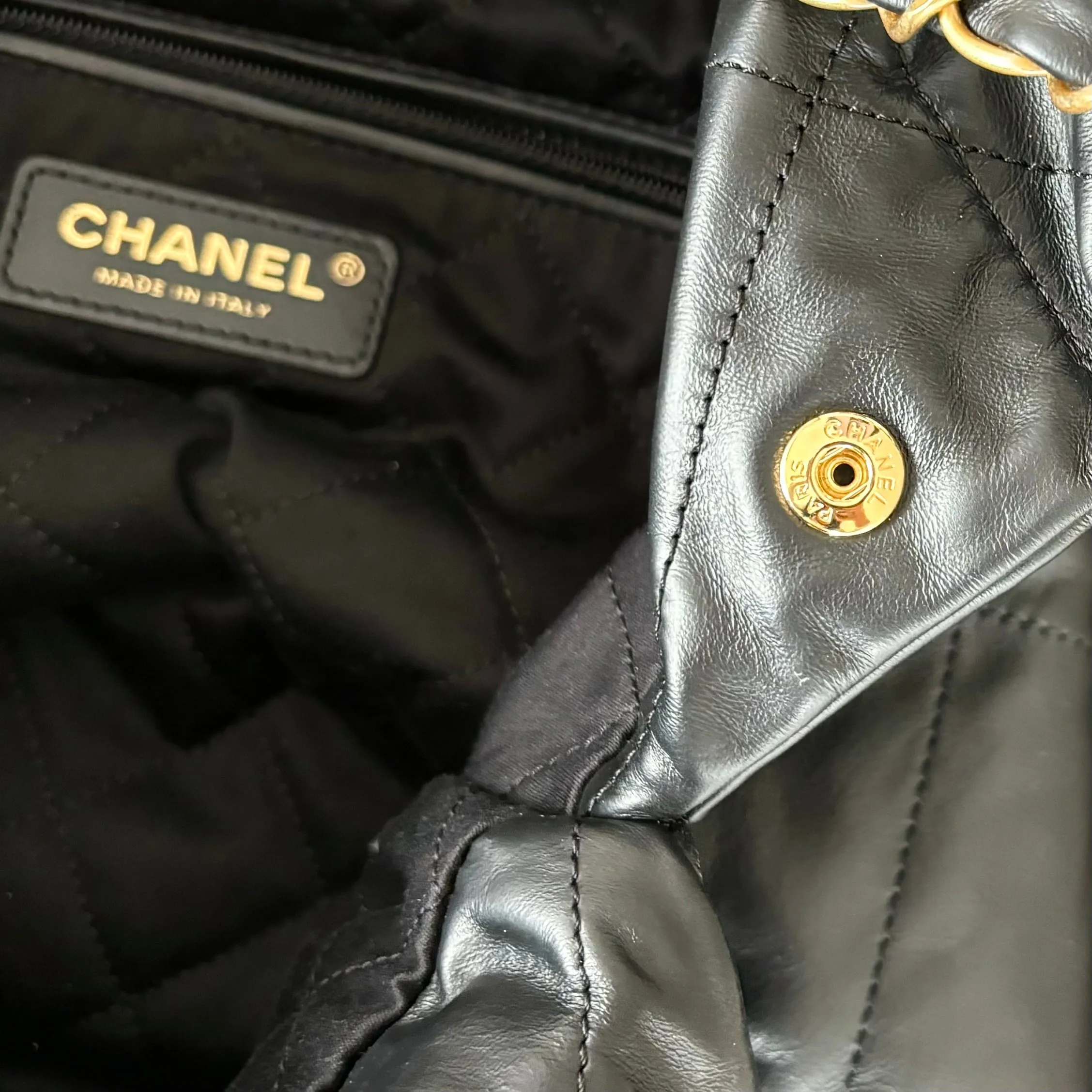 Chanel 22 Black Medium Bag